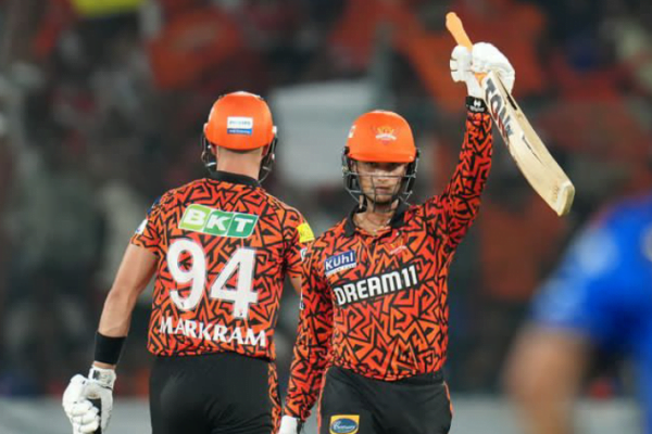 SRH vs MI इस मैच में मुंबई इंडियंस ने टॉस जीत का गेंदबाजी करने का फैसला लिया 27 march SRH vs MI इस मैच में मुंबई इंडियंस ने टॉस जीत का गेंदबाजी करने का फैसला लिया