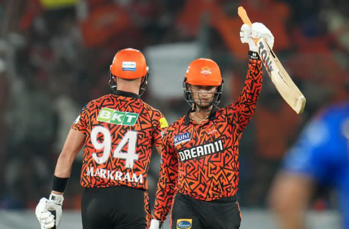 27 march SRH vs MI इस मैच में मुंबई इंडियंस ने टॉस जीत का गेंदबाजी करने का फैसला लिया